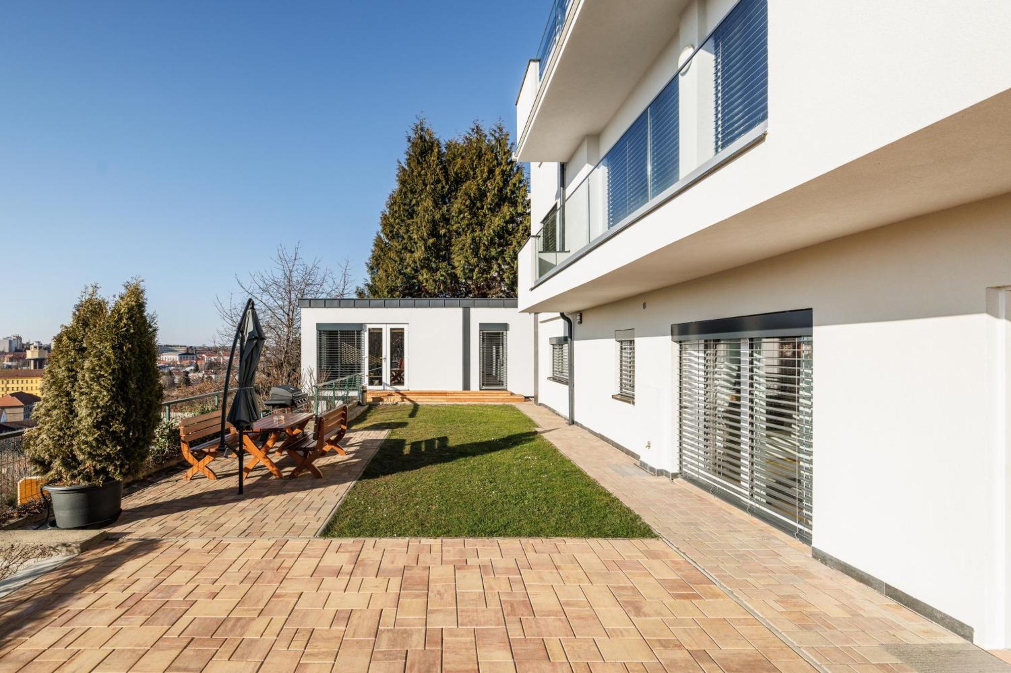 Airport Luxury Apartment & Spa Prag Dış mekan fotoğraf