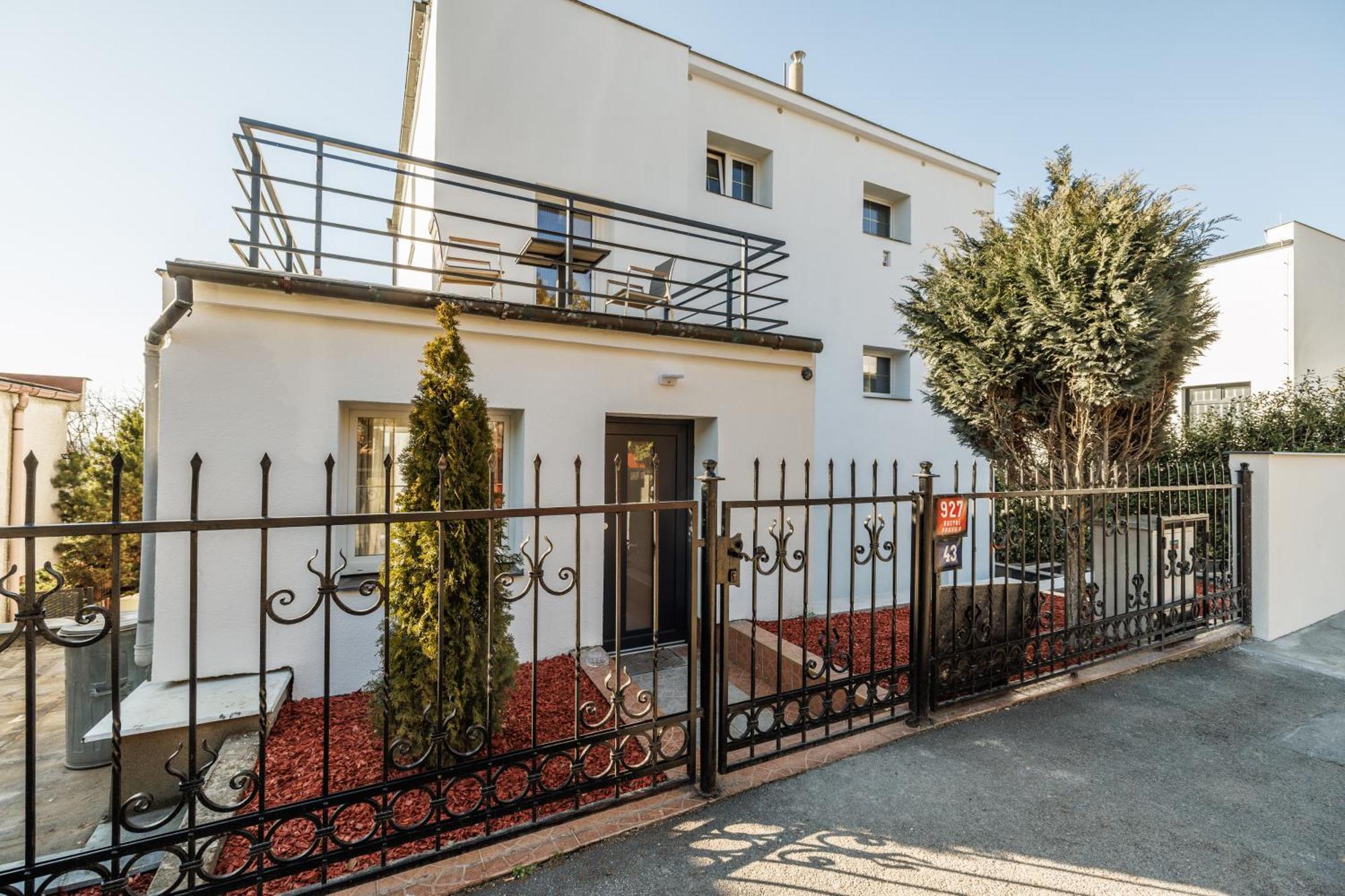 Airport Luxury Apartment & Spa Prag Dış mekan fotoğraf
